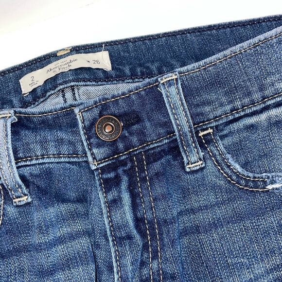 Abercrombie and Fitch Distressed skinny Jean. Size 2 w 26 - Picture 4 of 9
